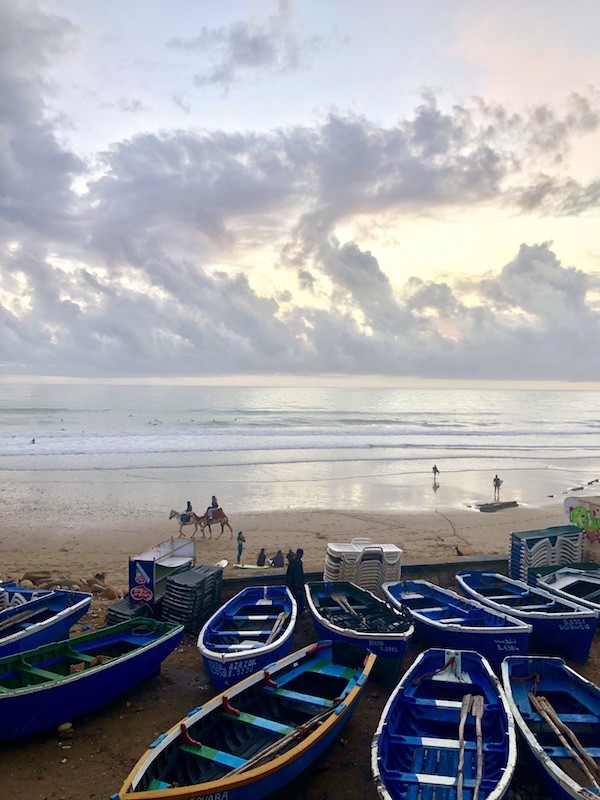 Morocco-trip-surf-amazing-sunset-boats-Atelier-Cinnamon